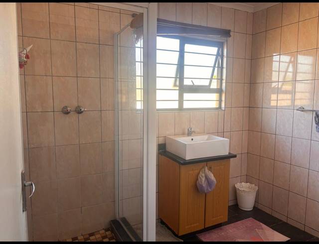 3 BEDROOM TOWNHOUSE FOR SALE IN ZSM INDUSTRIAL